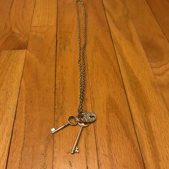 🌊 Lock and Key Necklace, Long - Picture 2 of 4